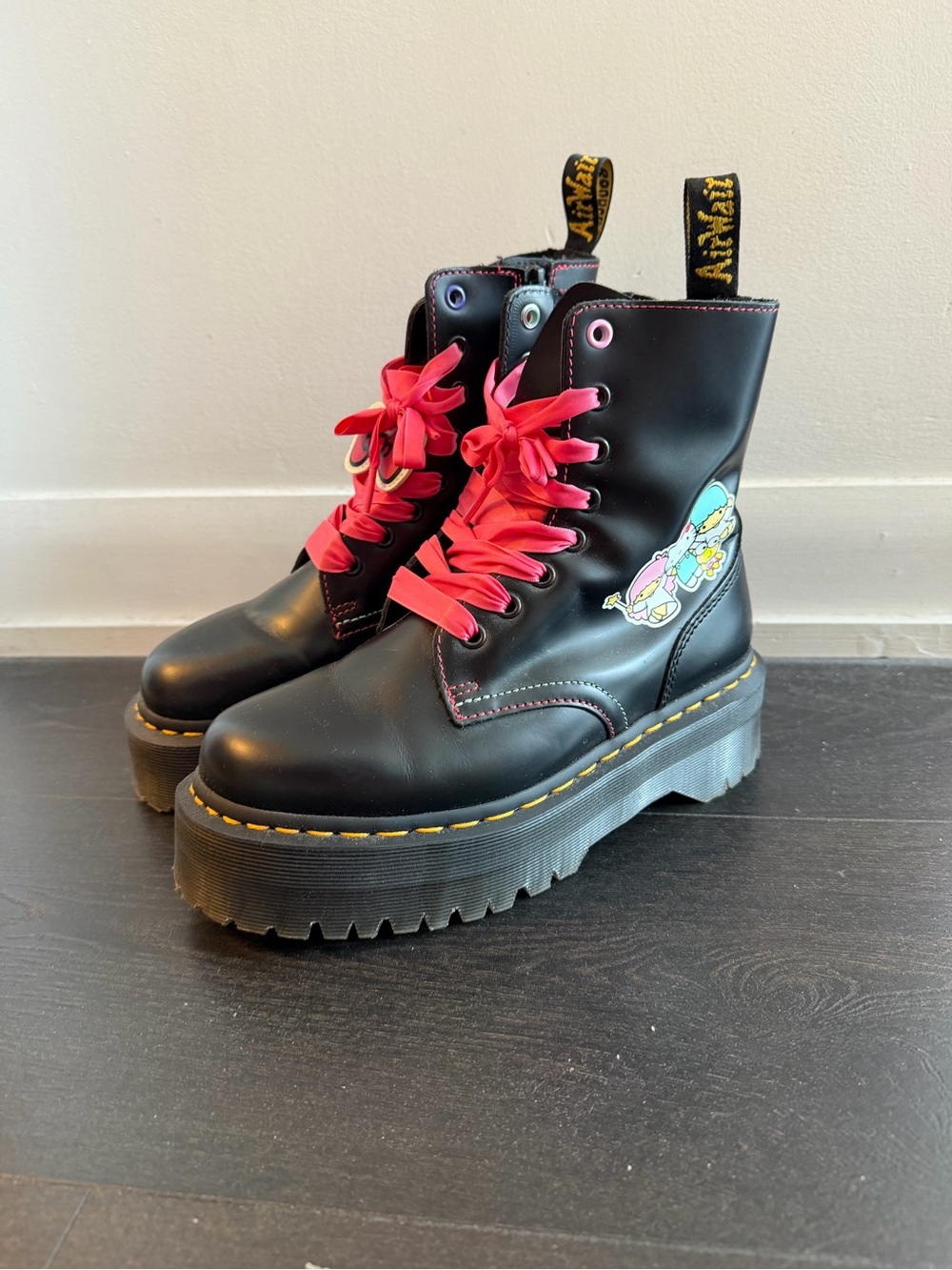 Dr. Martens x Hello Kitty and Friends boots - Picture 2 of 8